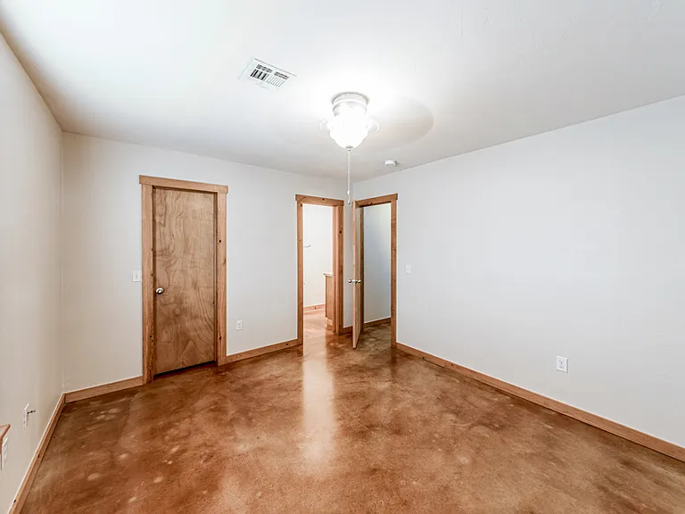 2511 W 56th St — Photo 10