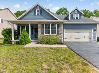 9 Forestbrook Dr, Ballston Lake, NY 12019