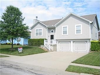 1st image of 821 SW Lee Ann Dr