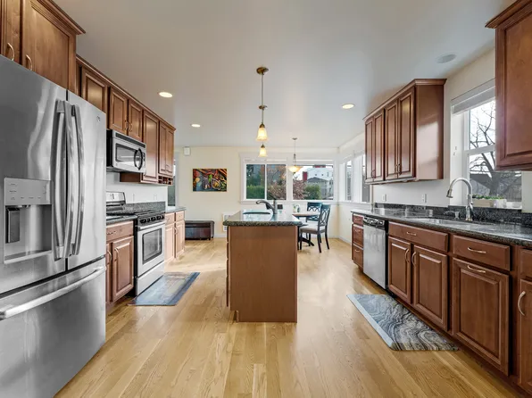 5921 17th Ave NW #2, Seattle, WA 98107