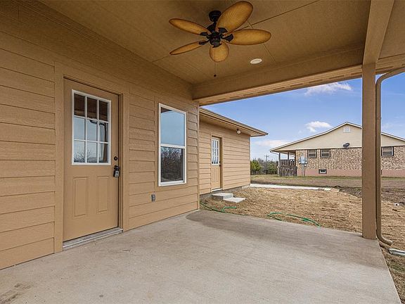 3rd image of 125 Red Oak Ln