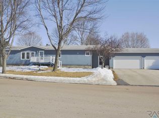 502 N Vandemark Ave, Hartford, SD 57033