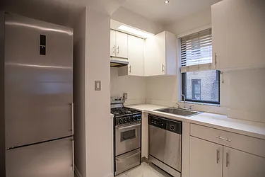 Rented by LEE & ASSOCIATES NYC RESIDENTIAL LLC