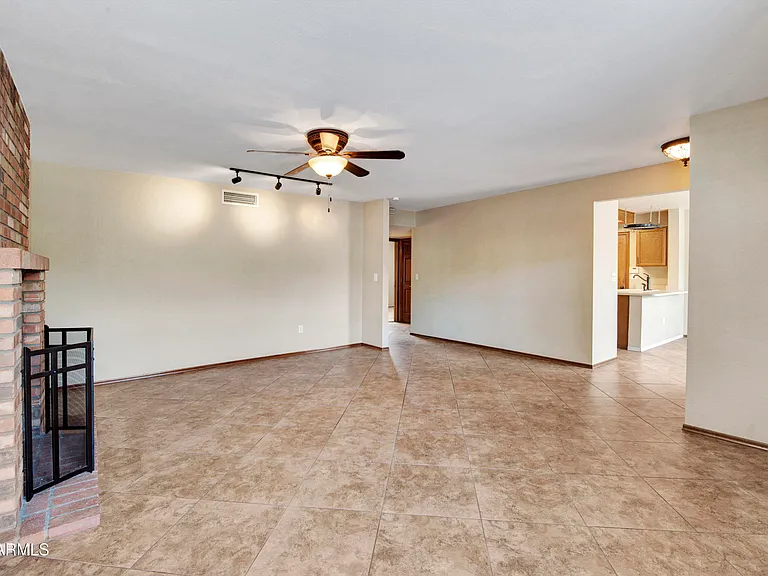 229 E Anderson Ave — Photo 17