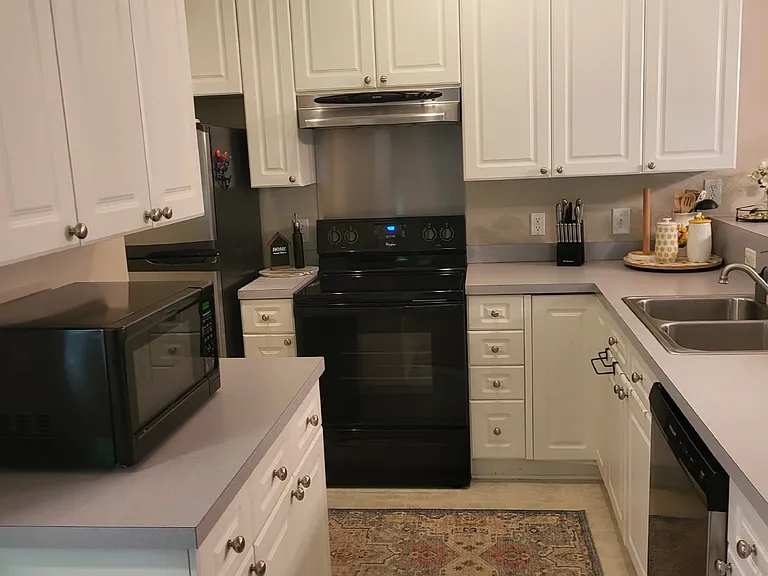 407 S Elgin Ct — Photo 8