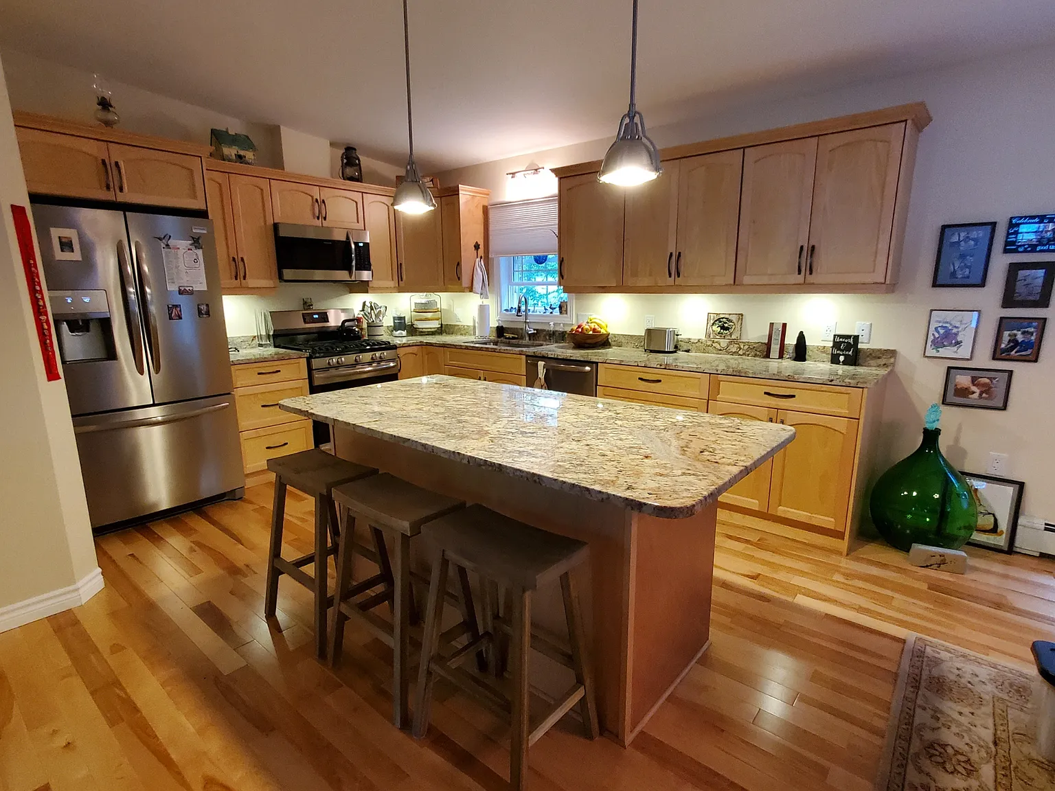 3 bed, 1400 sqft, $1,875 — Photo 4