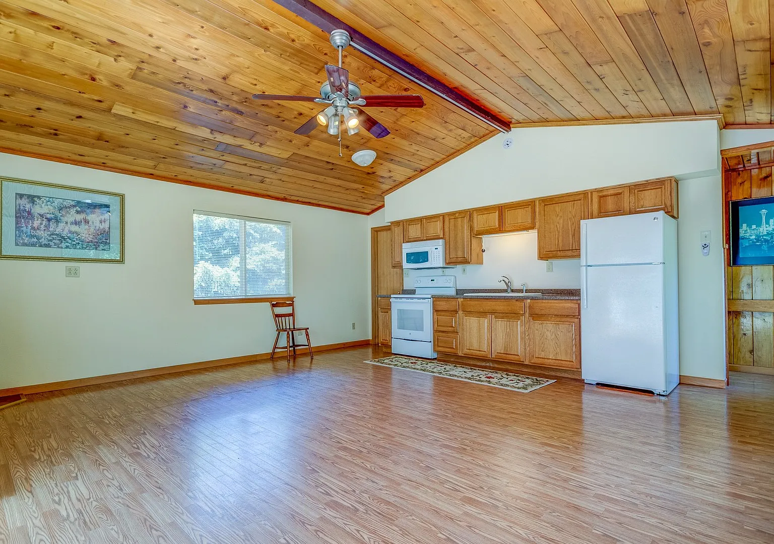 2 Bed 1 Bath Home — Photo 4