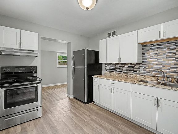 3rd image of 1632 Pershing Blvd
