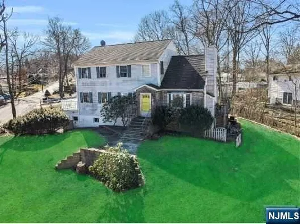 141 Pennsylvania Ave, Lake Hopatcong, NJ 07849