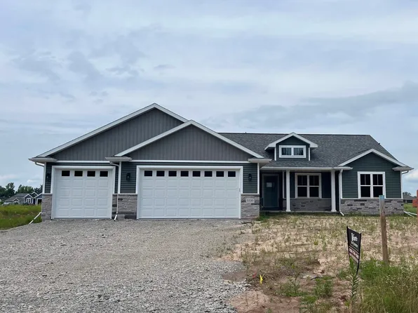 5330 Fenceline Dr, Omro, WI 54963