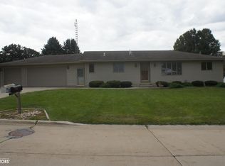 1014 Summit Dr, Webster City, IA 50595