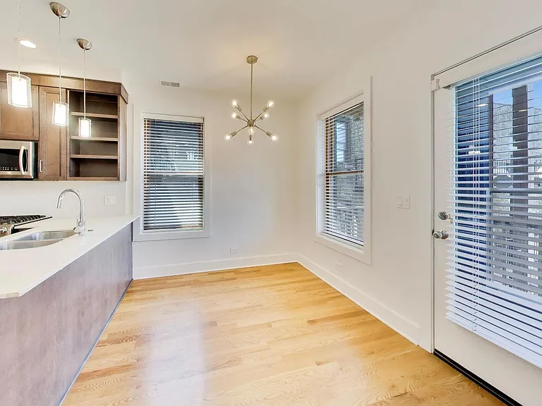 2132 N Oakley Ave #3 — Photo 9