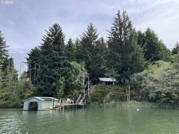 82336 Booth Is, Westlake, OR 97493