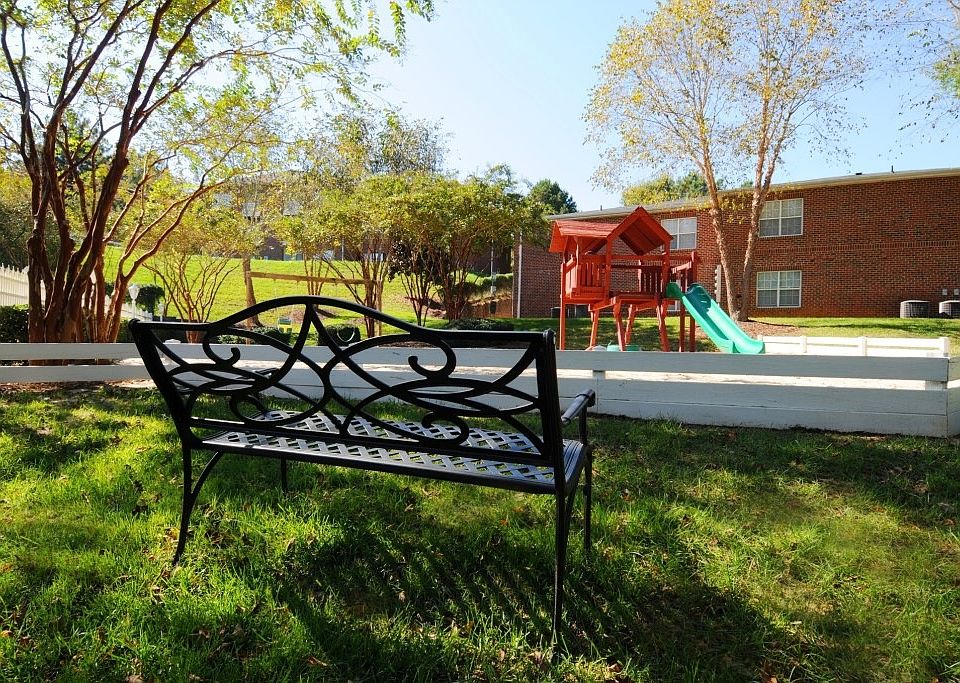 2nd image of 141 Sturbridge Dr