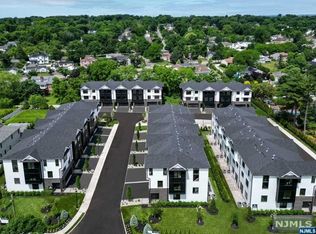 9 Skye Dr, Paramus, NJ 07652