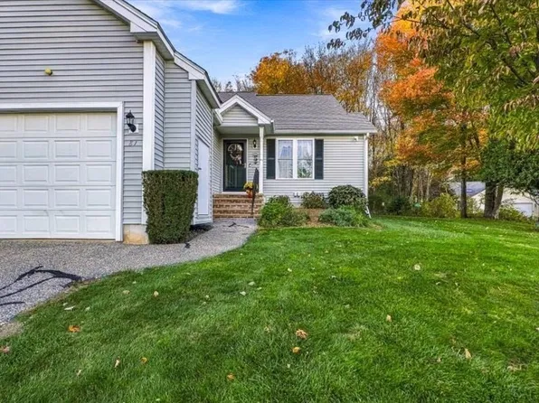 81 Country Squire Rd, Uxbridge, MA 01569