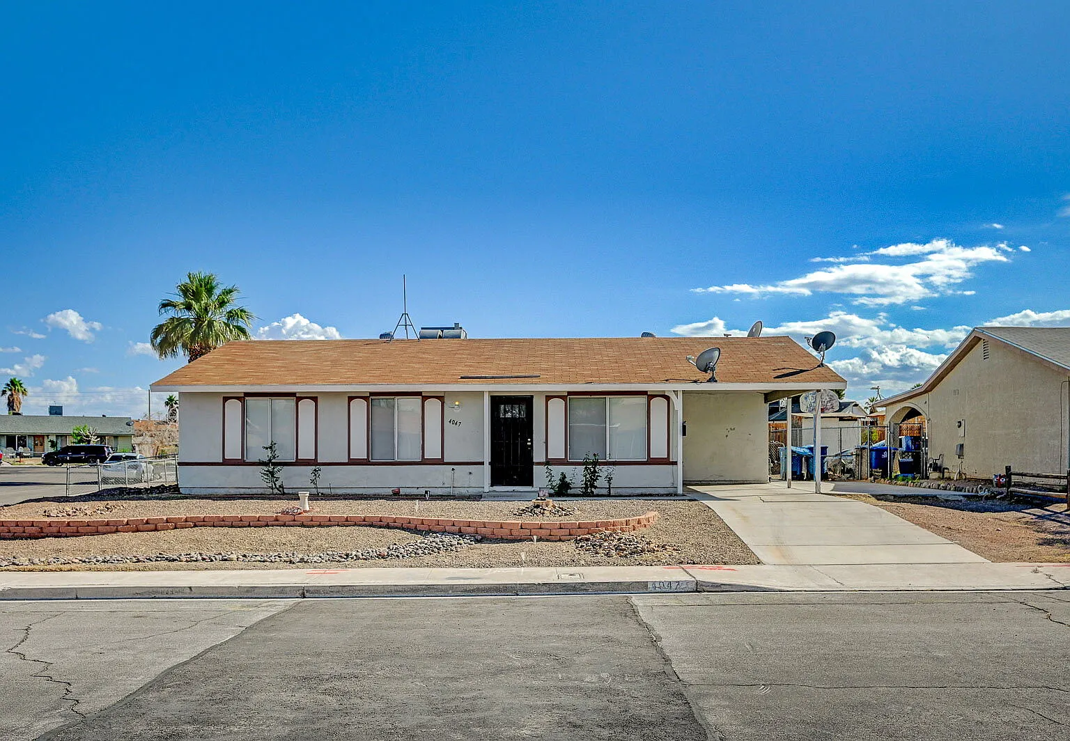 3 bed, 2.0 bath, 988 sqft, $1,950 — Photo 1