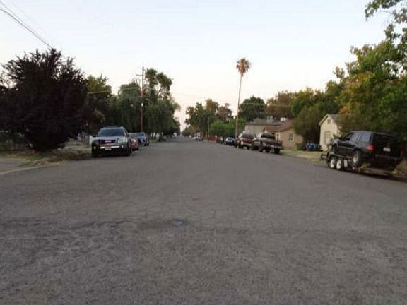 Exterior Neighborhood (street photo)