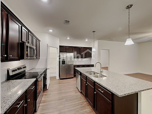 3rd image of 7058 Creeksong Dr