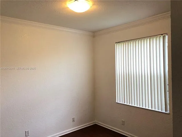 693 Live Oak Ln — Photo 8