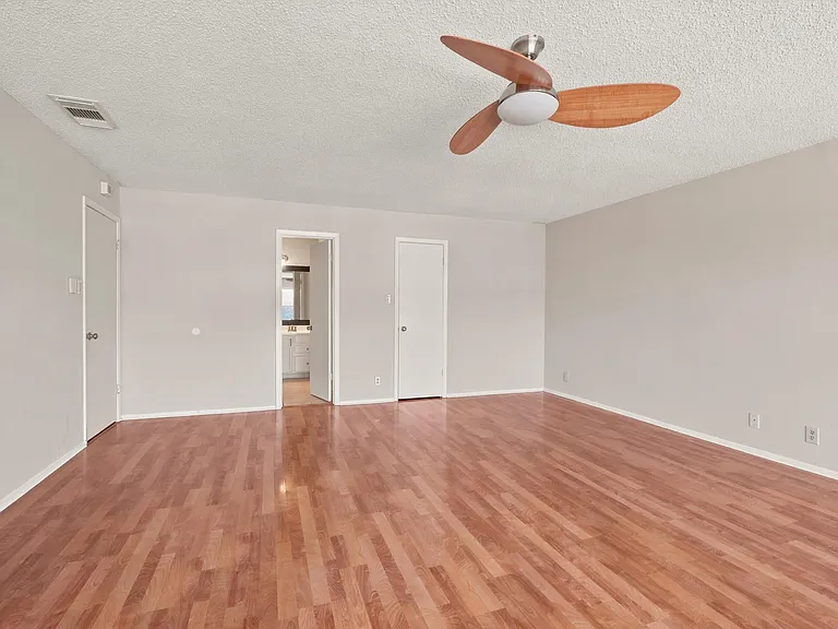2410 Cedar Trce — Photo 12