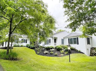 10060 Covington Dr, Brighton, MI