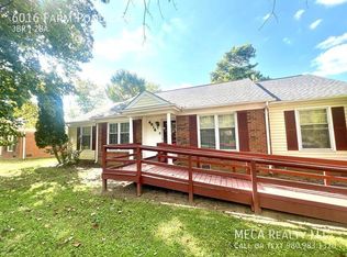 6016 Farm Pond Ln, Charlotte, NC 28212