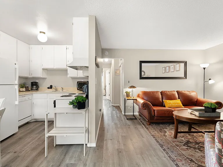 1209 W Plum St #B11 — Photo 10