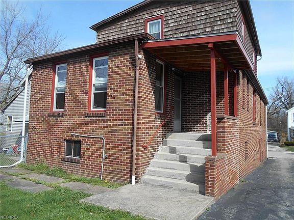 3rd image of 820 E 15th St