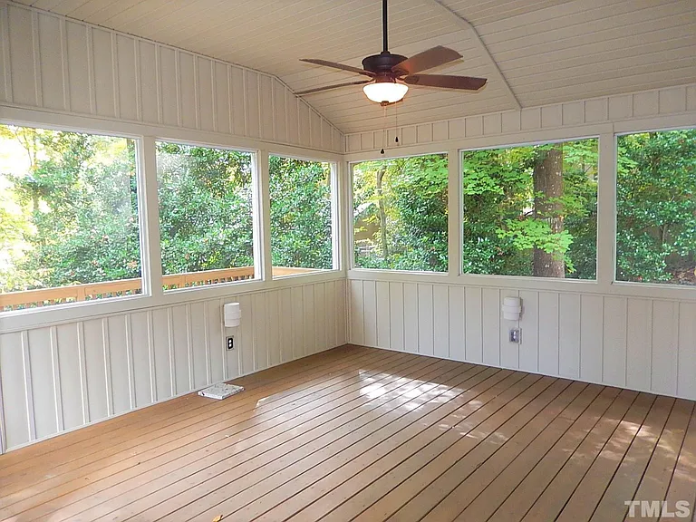 6704 Winding Trl — Photo 22