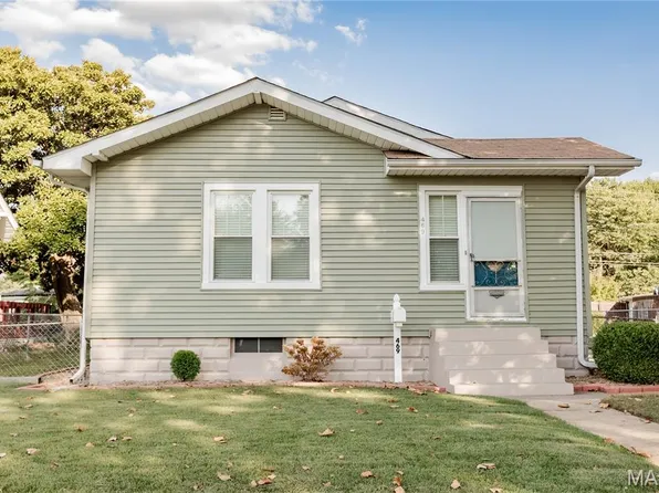 469 N 1st St, Wood River, IL 62095