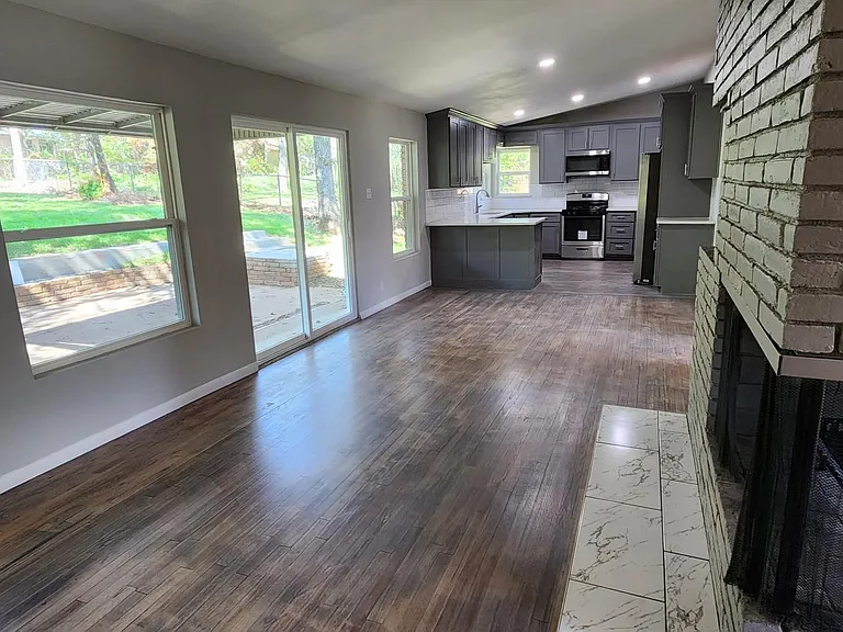 1326 S Pecan St — Photo 8
