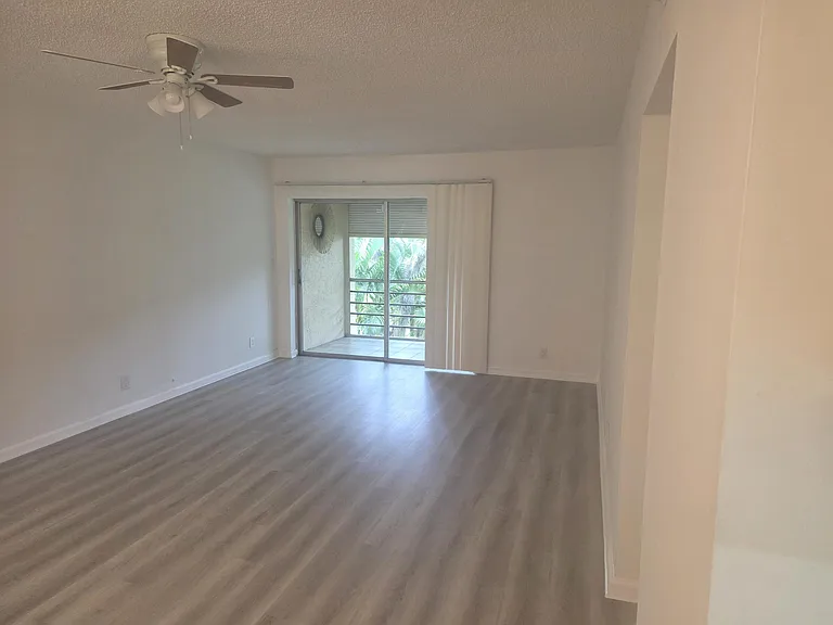 959 SE 2nd Ave #204 — Photo 22