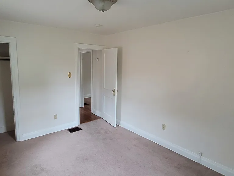 821 W 34th St — Photo 26