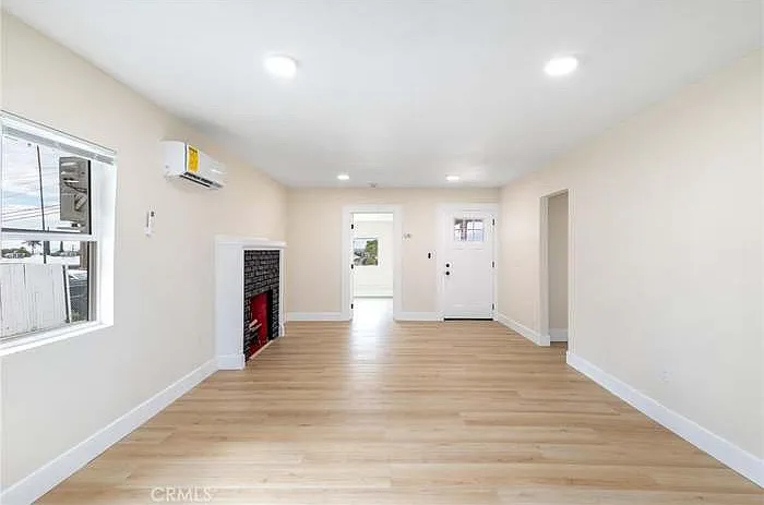 5 bed, 2407 sqft, $3,250 — Photo 2