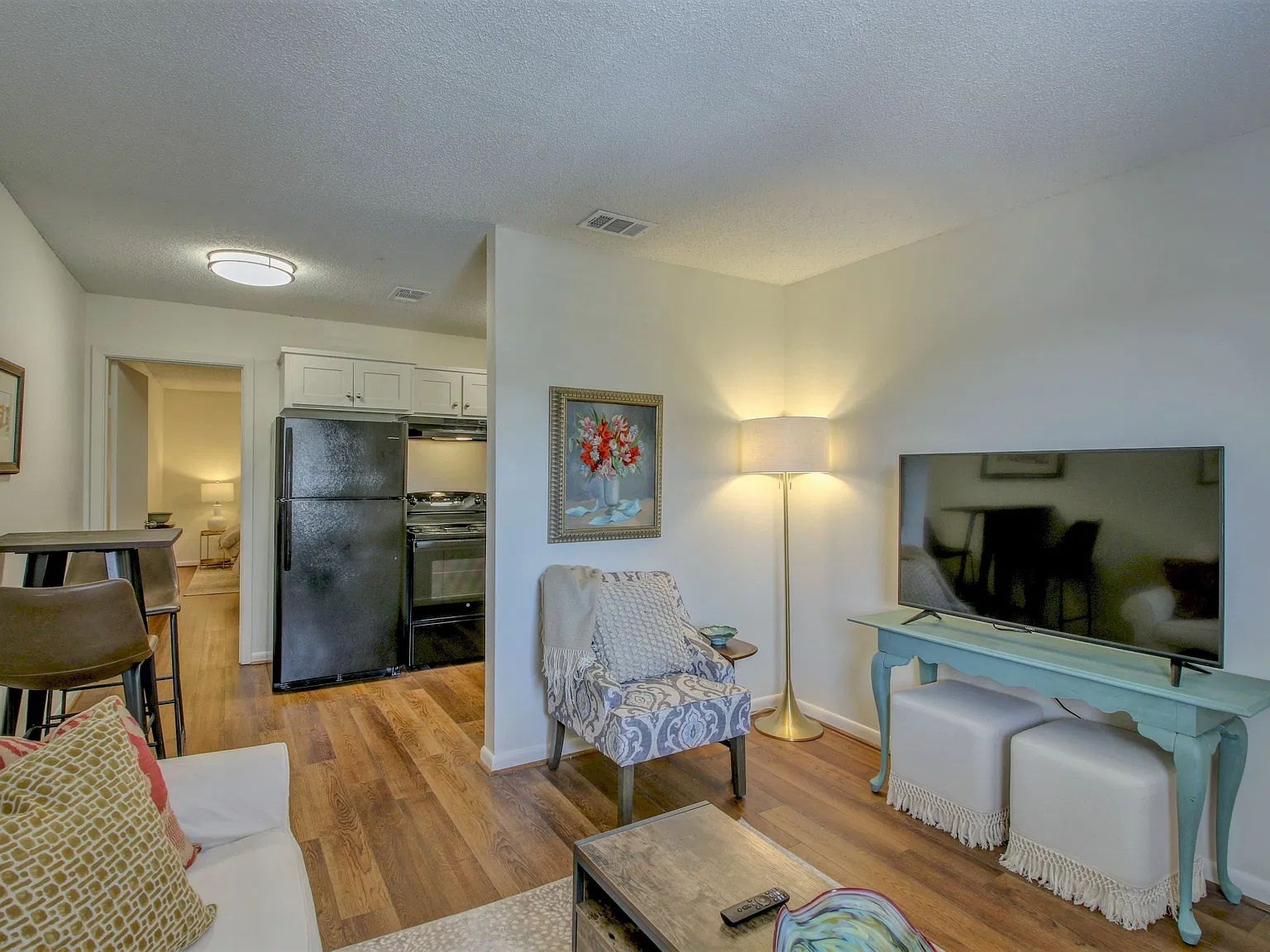 1 bed, 600 sqft, $1,050 — Photo 2