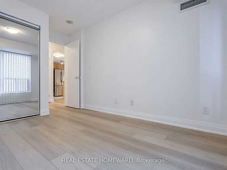 300 Bloor St E #611 — Photo 19