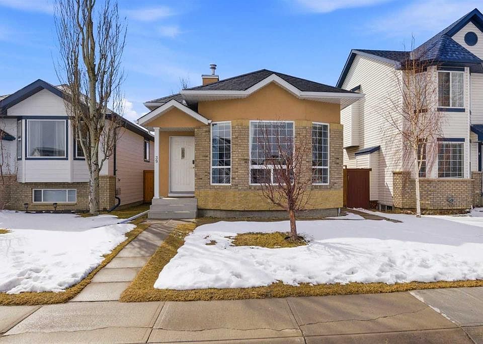 1st image of 39 Saddlemont Close NE