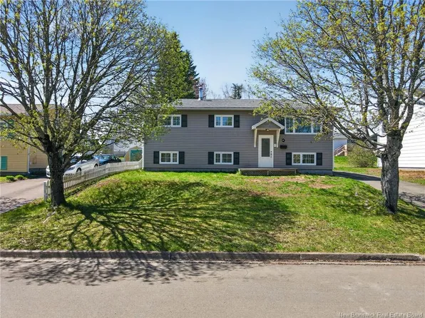 89 Aaron Ct, Riverview, NB E1B 4C3