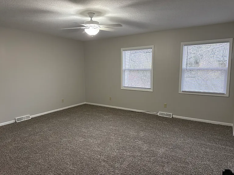 3745 Glen Oaks Blvd #12 — Photo 6
