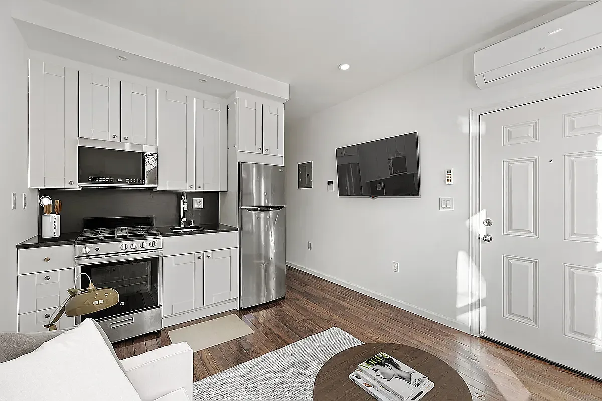 Building Photo - 2413 Snyder Ave #1A