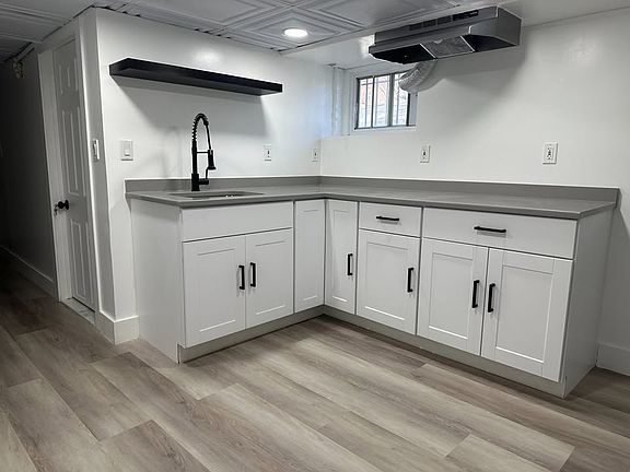 4th image of 16 Bellair Pl Floor Basement