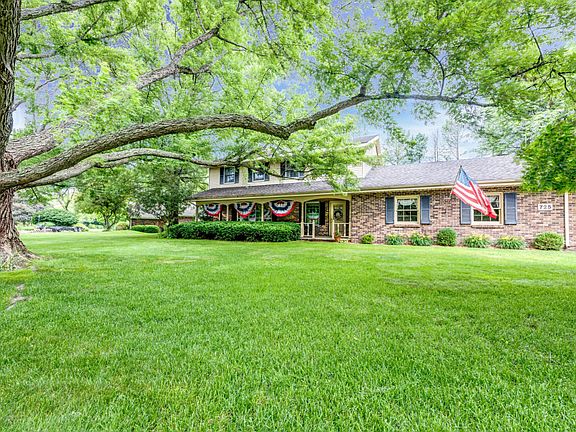 2nd image of 725 S Greenbrook Cir