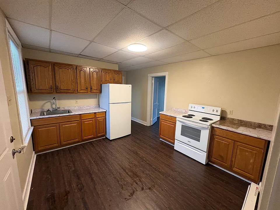 201 Locust Ave #3