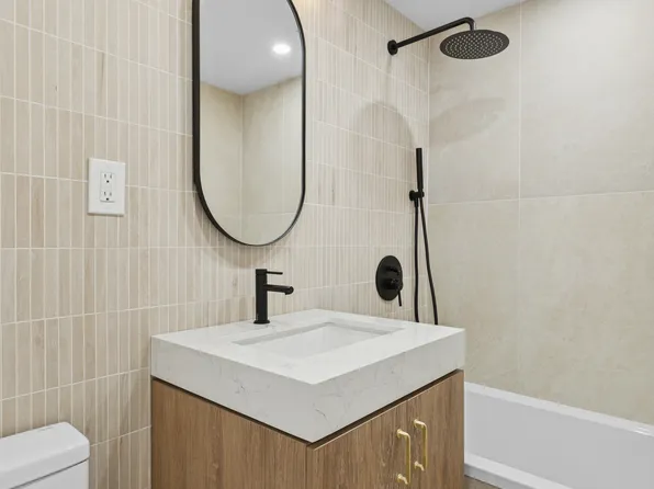 321 East 48th Street image 3 of 7