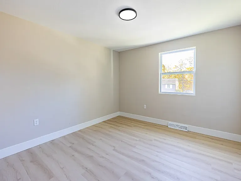 476 Fielding Dr — Photo 13