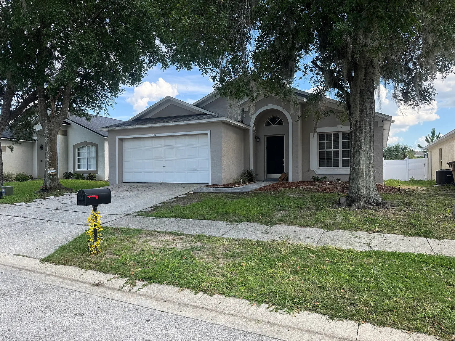 5 bed, 2.5 bath, 1660 sqft, $2,590 — Photo 1