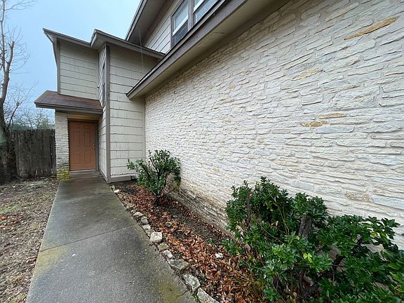 4th image of 1218 Royal Crest Dr