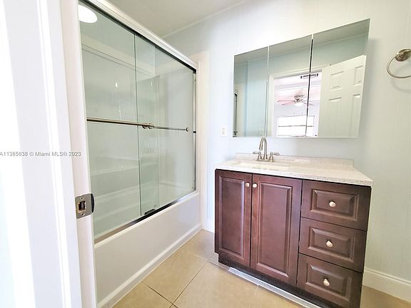 5th image of 2520 NW 31st Ave