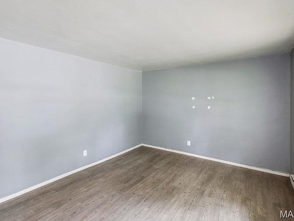 3rd image of 71 Hannah St